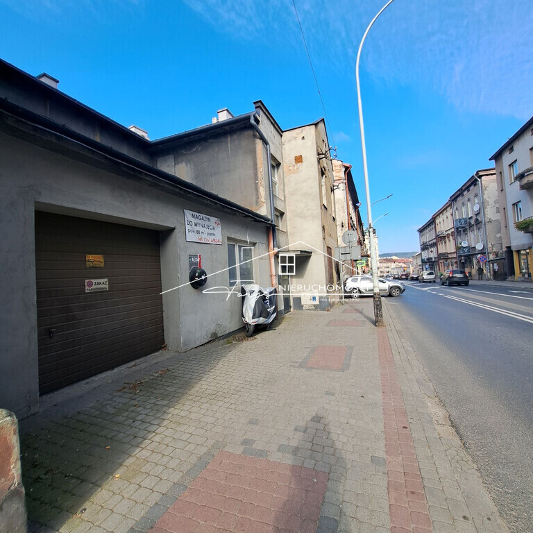 Przestronne korytarze i liczne pomieszczenia dają swobodę aranżacji.