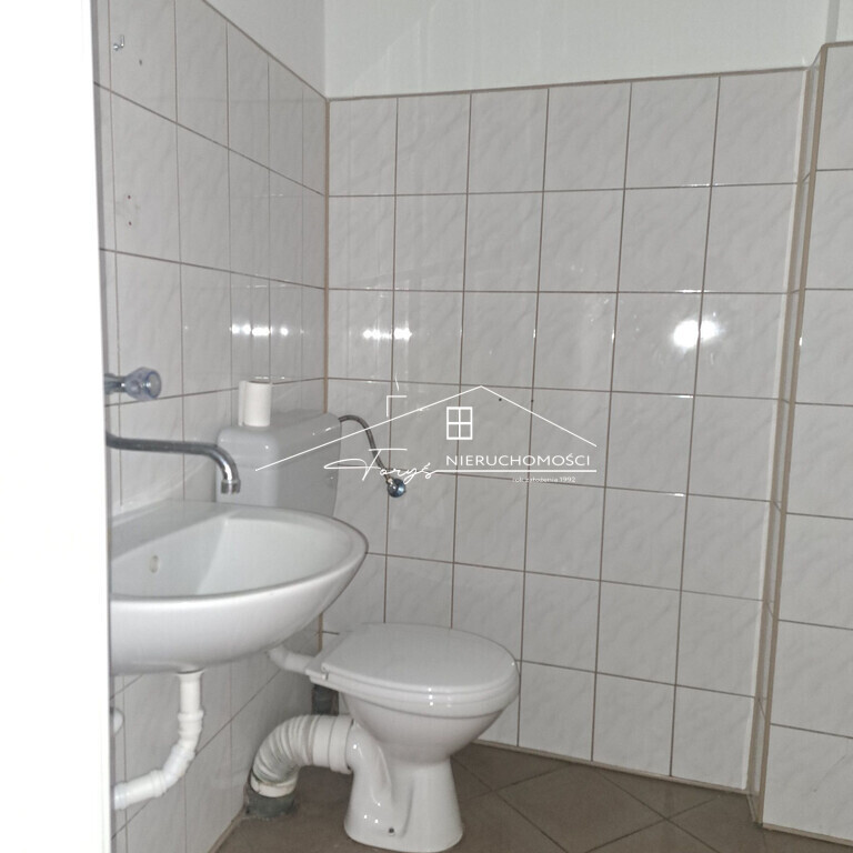 To idealna baza dla firmy logistycznej, usługowej lub produkcyjnej.