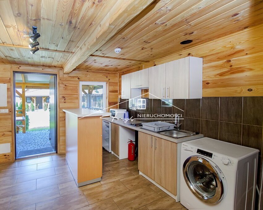 Sprzedaż nieruchomości z mediami: prąd, fotowoltaika, woda, kanalizacja.