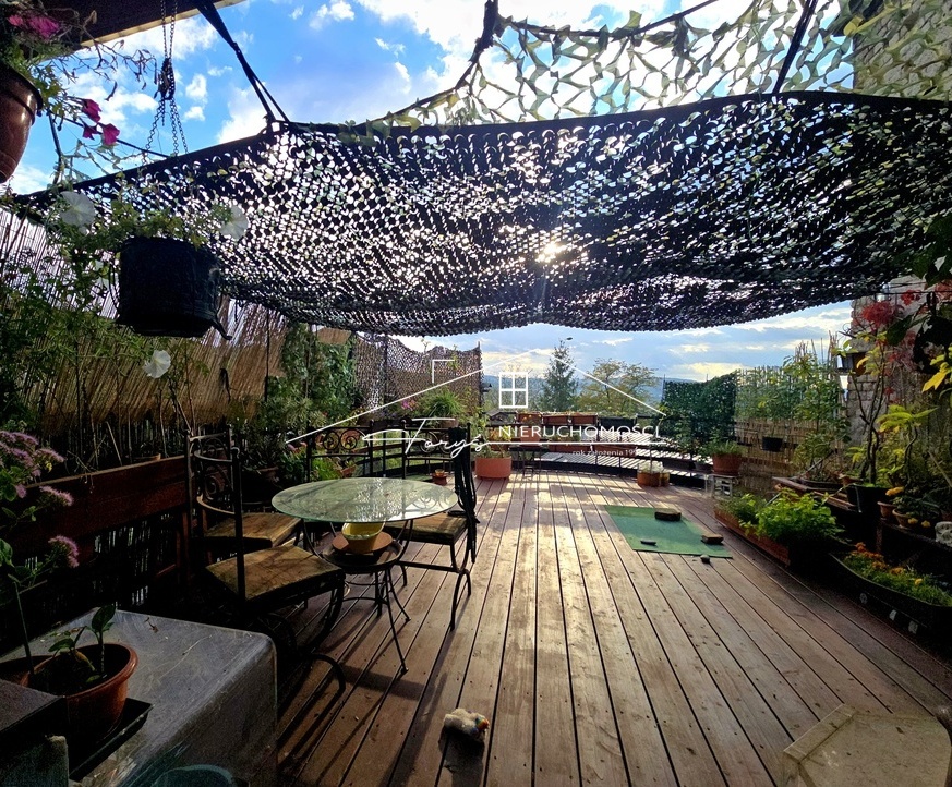 Trzy przestronne pokoje w klimatycznym, historycznym otoczeniu.