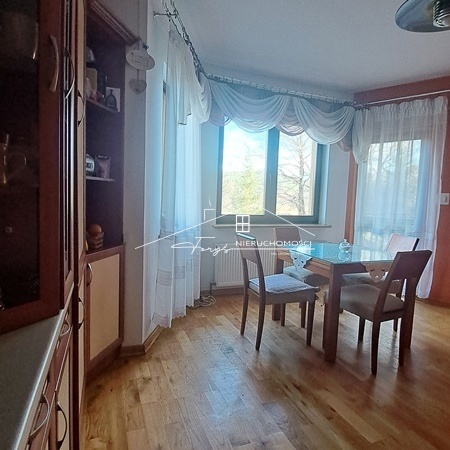 Bezpieczna i spokojna okolica, sprzyjająca rodzinie i naturze.