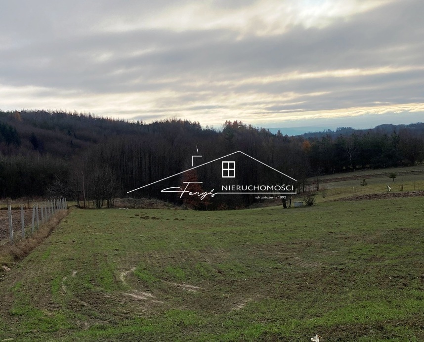 Zapewniamy dojazd drogą polną, wygodny dostęp do całej nieruchomości.