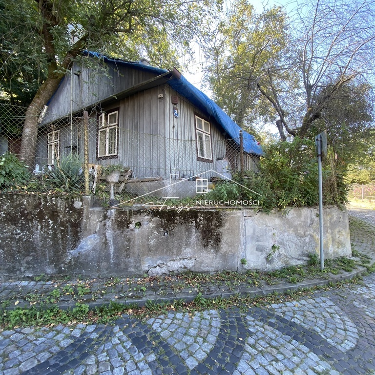 Wybierz: budowa nowego domu lub rewitalizacja istniejącego budynku drewnianego.