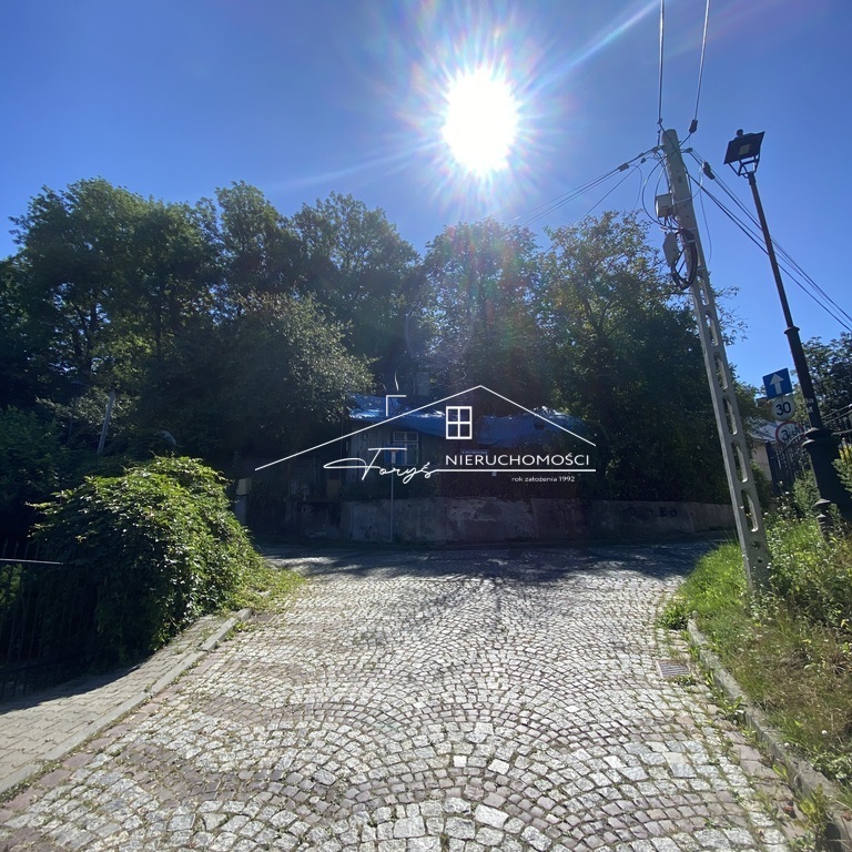 Skontaktuj się już dziś i zarezerwuj tę wyjątkową działkę budowlaną w Przemyślu.