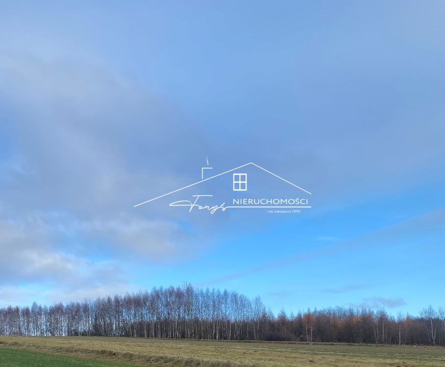 Dojazd drogą polną, z dala od miejskiego zgiełku i hałasu.