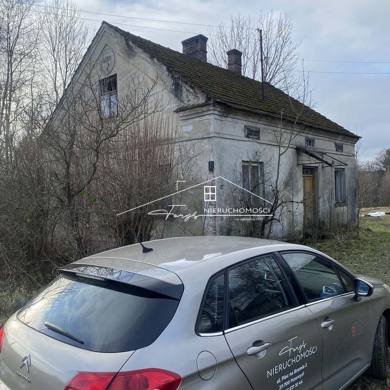 Korzystny układ działek: szerokość ok. 35 m, długość ok. 130 m.