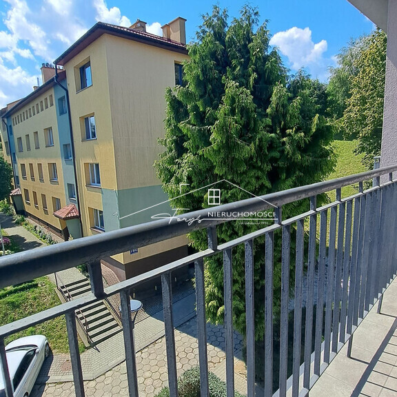 Mieszkanie naturalnie ciepłe i jasne – idealne do codziennego życia.