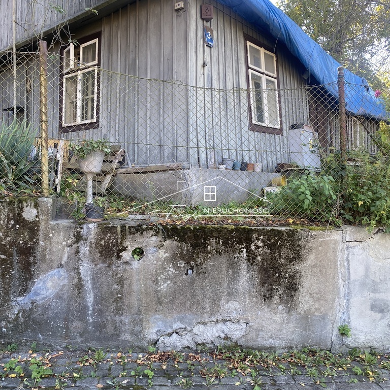 Inwestuj w nieruchomość z potencjałem w spokojnej, zielonej okolicy miasta.