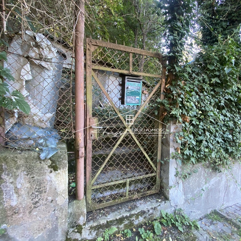 Róg ulicy zapewnia większą prywatność i swobodę aranżacji Twojej posesji.