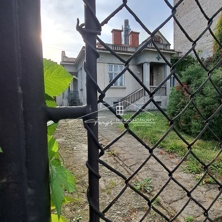 Przemyśl, ul. Tarnawskiego  zabytkowa willa miejska z lat 30. z ogrodem i dużym potencjałem inwestycyjnym