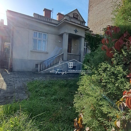 Przemyśl, ul. Tarnawskiego  zabytkowa willa miejska z lat 30. z ogrodem i dużym potencjałem inwestycyjnym