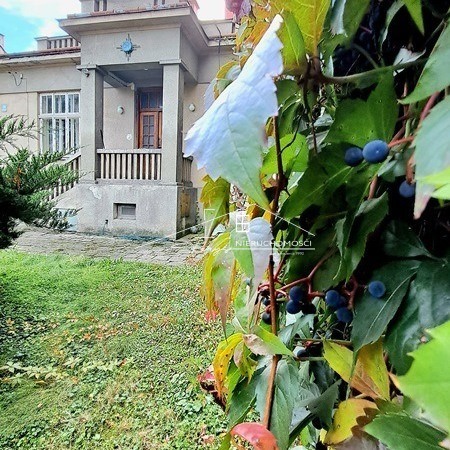 Przemyśl, ul. Tarnawskiego  zabytkowa willa miejska z lat 30. z ogrodem i dużym potencjałem inwestycyjnym