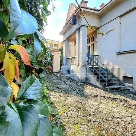 Przemyśl, ul. Tarnawskiego  zabytkowa willa miejska z lat 30. z ogrodem i dużym potencjałem inwestycyjnym