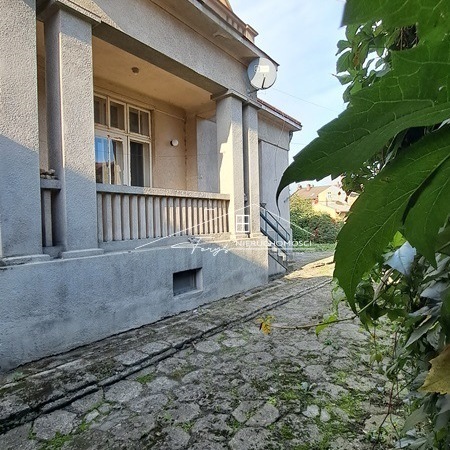 Przemyśl, ul. Tarnawskiego  zabytkowa willa miejska z lat 30. z ogrodem i dużym potencjałem inwestycyjnym