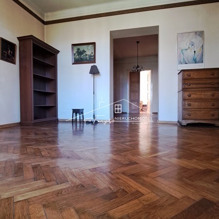 Przemyśl, ul. Tarnawskiego  zabytkowa willa miejska z lat 30. z ogrodem i dużym potencjałem inwestycyjnym