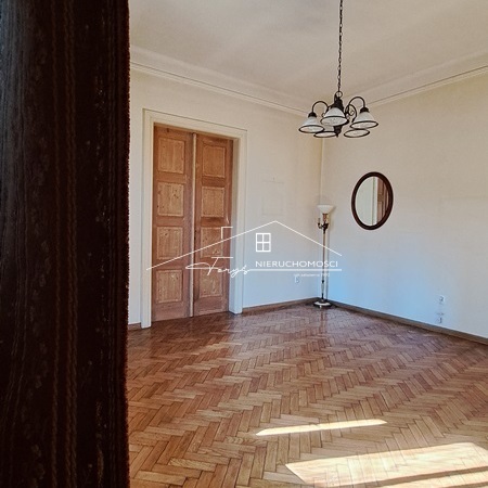 Przemyśl, ul. Tarnawskiego  zabytkowa willa miejska z lat 30. z ogrodem i dużym potencjałem inwestycyjnym