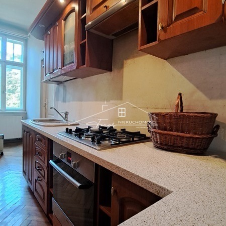 Przemyśl, ul. Tarnawskiego  zabytkowa willa miejska z lat 30. z ogrodem i dużym potencjałem inwestycyjnym