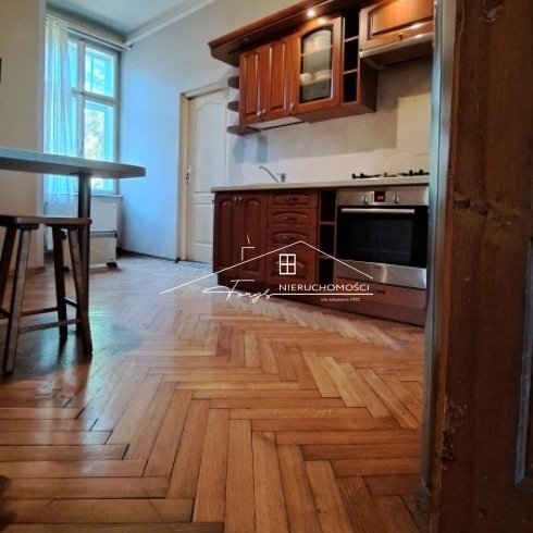 Przemyśl, ul. Tarnawskiego  zabytkowa willa miejska z lat 30. z ogrodem i dużym potencjałem inwestycyjnym