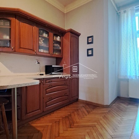 Przemyśl, ul. Tarnawskiego  zabytkowa willa miejska z lat 30. z ogrodem i dużym potencjałem inwestycyjnym