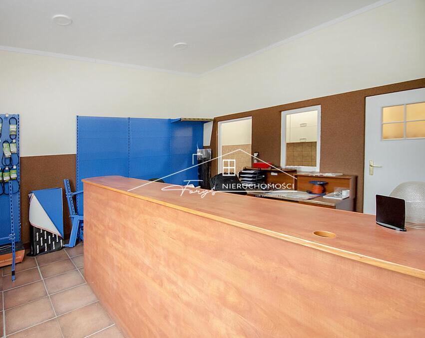 Budynek usługowo-mieszkalny do wynajęcia przy rondzie w Szówsku  300m  działka 12 arów