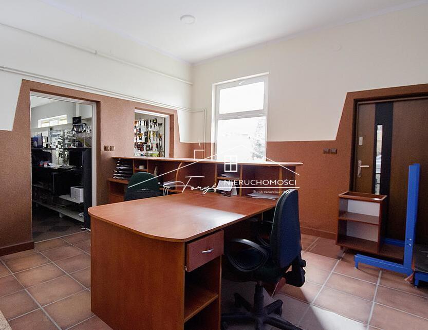 Budynek usługowo-mieszkalny do wynajęcia przy rondzie w Szówsku  300m  działka 12 arów