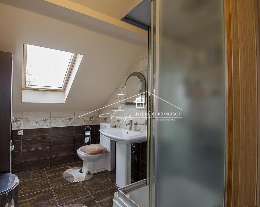 Budynek usługowo-mieszkalny do wynajęcia przy rondzie w Szówsku  300m  działka 12 arów