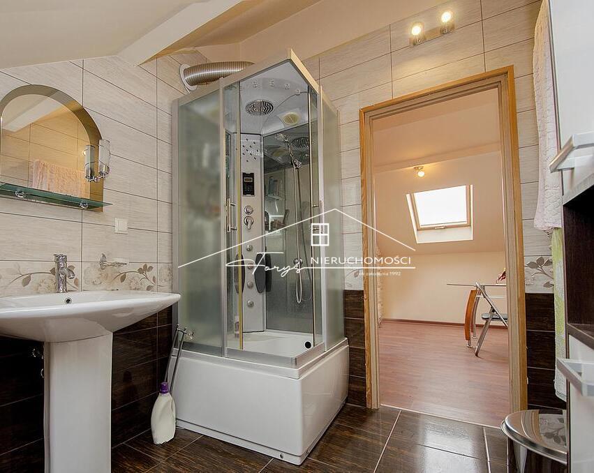 Budynek usługowo-mieszkalny do wynajęcia przy rondzie w Szówsku  300m  działka 12 arów