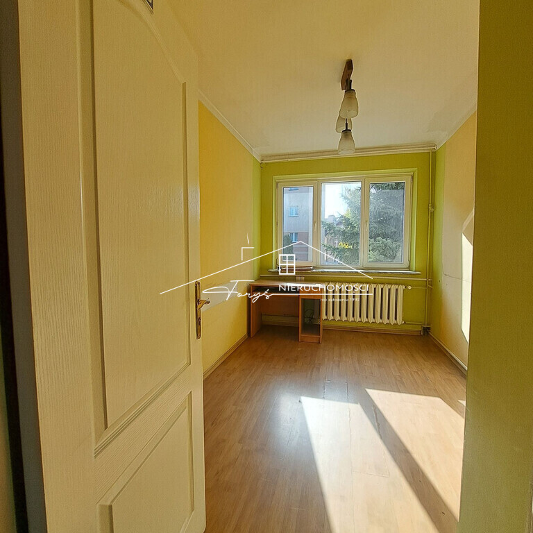 Parterowy budynek z dwoma wejściami – idealny pod usługi lub handel.