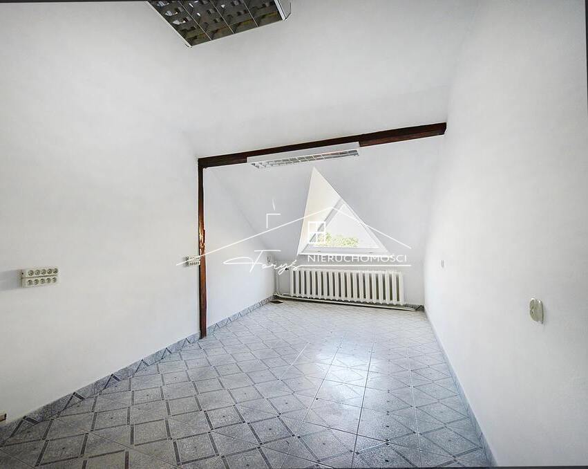 Lokale 9–20 m², idealne dla małych firm, freelancerów i nowych działalności.