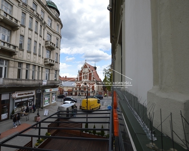 Dobry standard techniczny, biuro gotowe do wprowadzenia od zaraz.