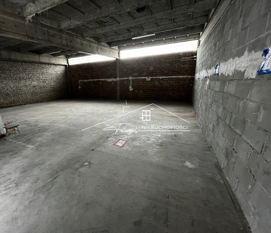 Magazyn, biuro i zaplecze w jednym miejscu – idealne dla dynamicznego biznesu.