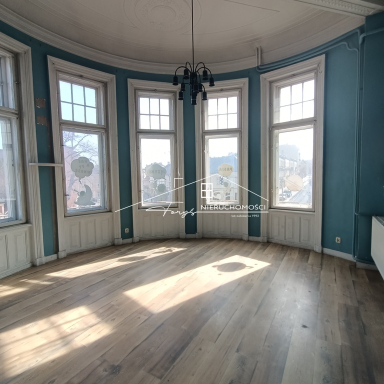 Ogrzewanie z sieci miejskiej MPEC zapewnia ekonomiczne utrzymanie lokalu.