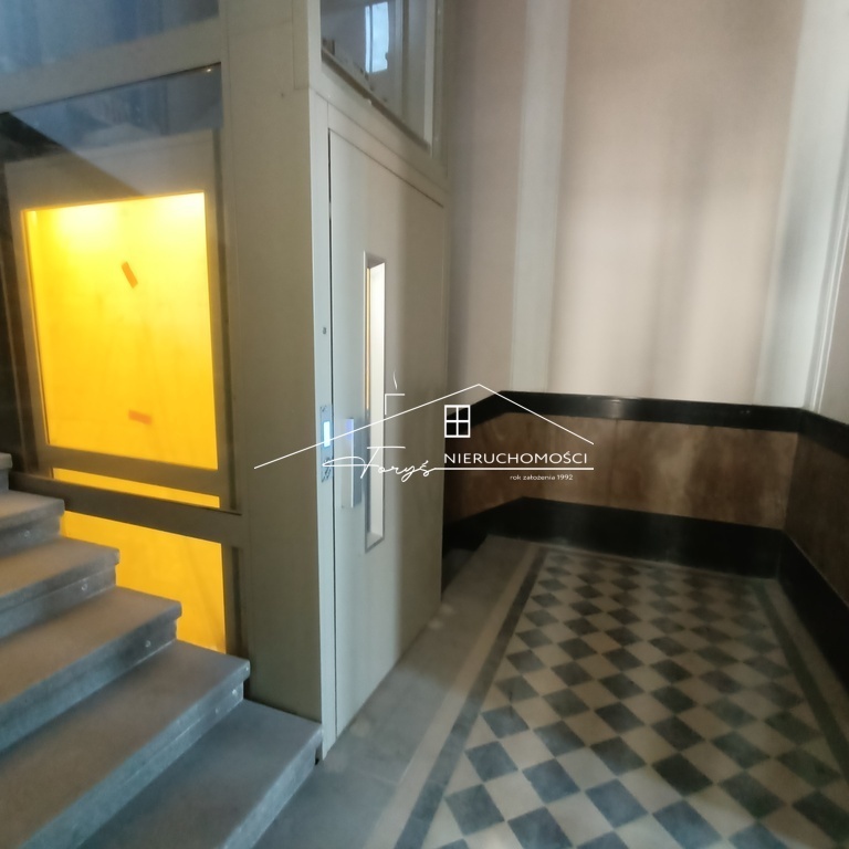 Lokale idealne pod biuro sprzedaży dewelopera lub agencję nieruchomości.