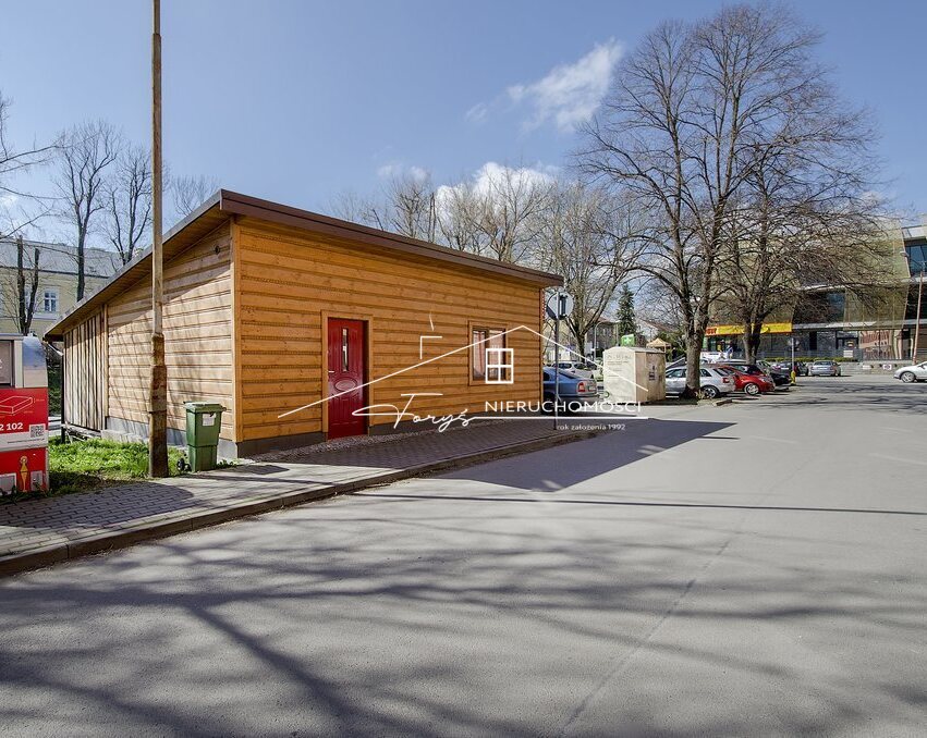 Idealne miejsce na sprzedaż nieruchomości, biuro, usługi lub mały showroom.