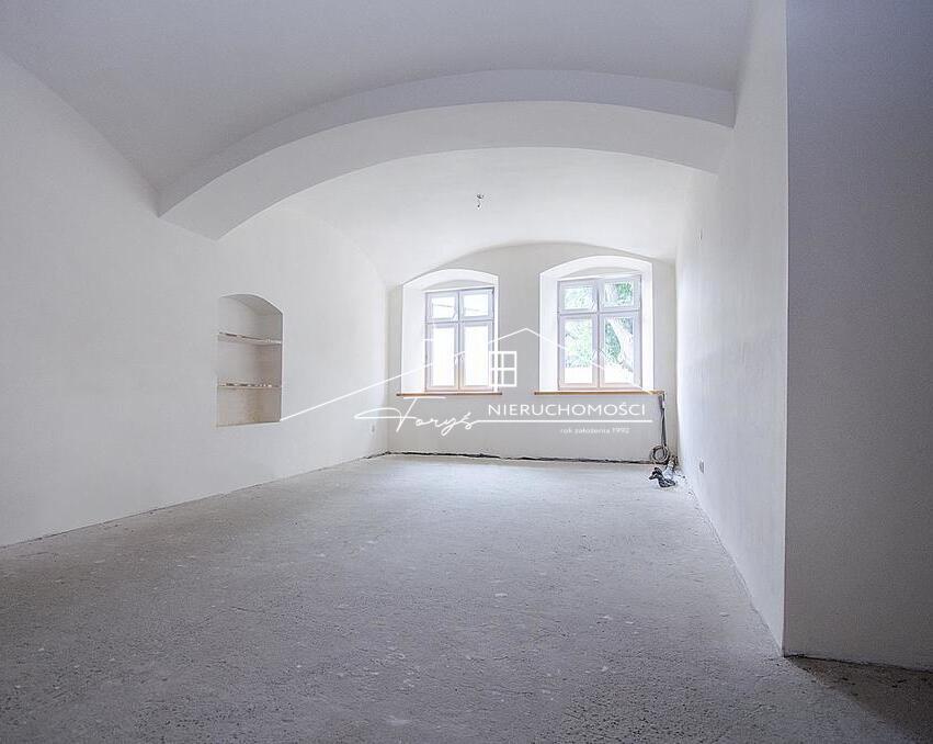 Przyciągnij klientów centralną lokalizacją i wzmożonym ruchem pieszym.