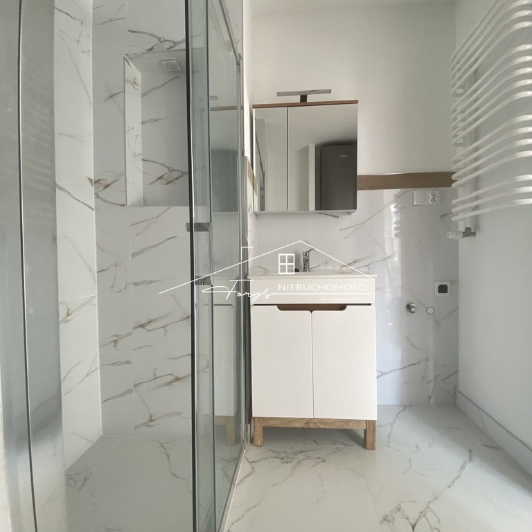 Stałe opłaty do spółdzielni około 780 zł, w tym ogrzewanie MPEC.