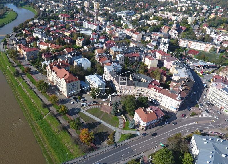 Zabytkowy obiekt użytkowy w centrum Przemyśla z parkingiem i tarasem widokowym