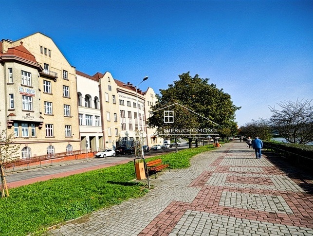 Zabytkowy obiekt użytkowy w centrum Przemyśla z parkingiem i tarasem widokowym