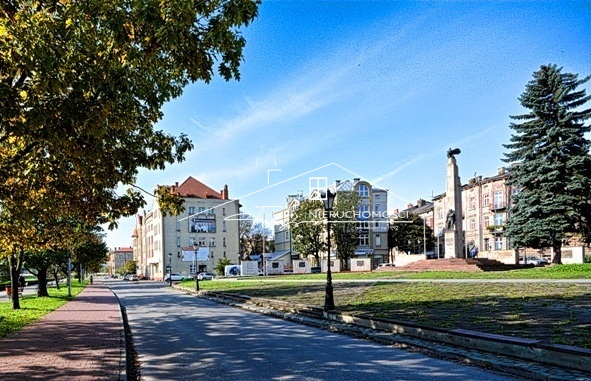 Zabytkowy obiekt użytkowy w centrum Przemyśla z parkingiem i tarasem widokowym