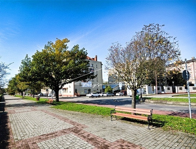 Zabytkowy obiekt użytkowy w centrum Przemyśla z parkingiem i tarasem widokowym