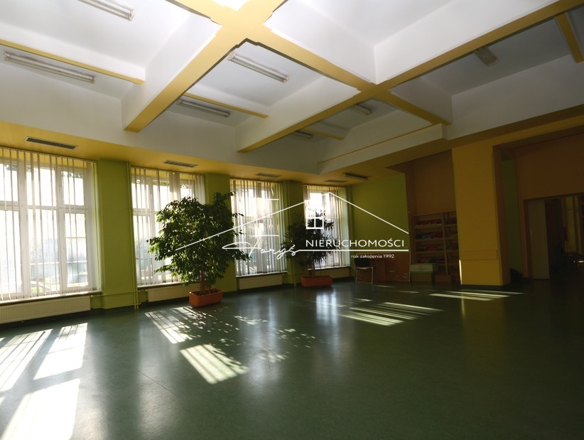 Zabytkowy obiekt użytkowy w centrum Przemyśla z parkingiem i tarasem widokowym