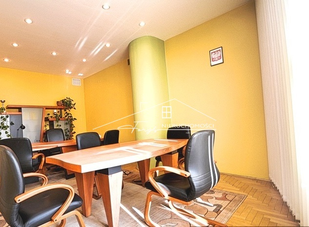 Zabytkowy obiekt użytkowy w centrum Przemyśla z parkingiem i tarasem widokowym