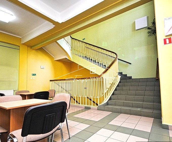 Zabytkowy obiekt użytkowy w centrum Przemyśla z parkingiem i tarasem widokowym