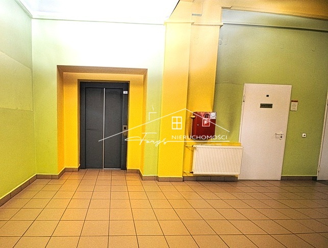 Zabytkowy obiekt użytkowy w centrum Przemyśla z parkingiem i tarasem widokowym