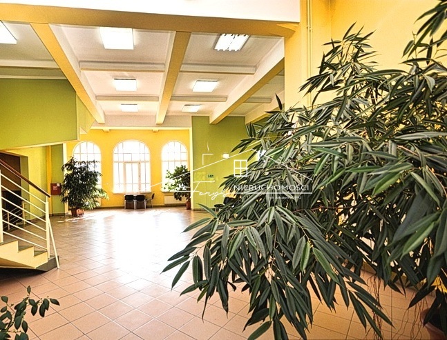 Zabytkowy obiekt użytkowy w centrum Przemyśla z parkingiem i tarasem widokowym