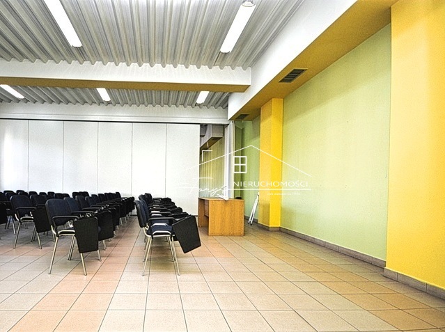 Zabytkowy obiekt użytkowy w centrum Przemyśla z parkingiem i tarasem widokowym