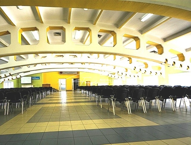 Zabytkowy obiekt użytkowy w centrum Przemyśla z parkingiem i tarasem widokowym