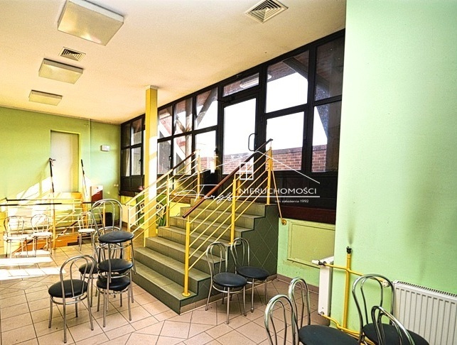 Zabytkowy obiekt użytkowy w centrum Przemyśla z parkingiem i tarasem widokowym