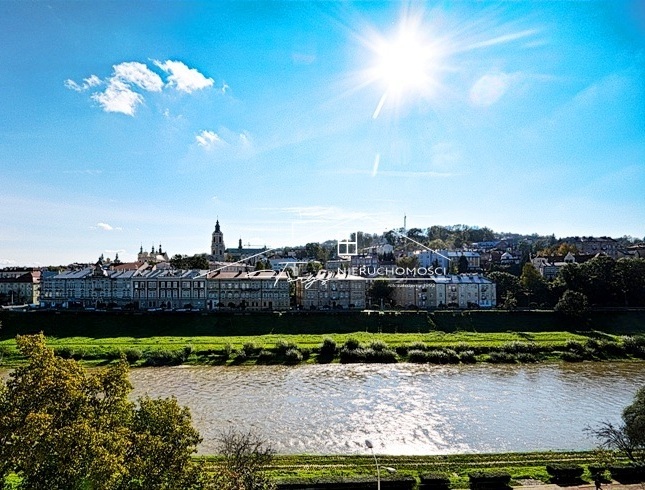 Zabytkowy obiekt użytkowy w centrum Przemyśla z parkingiem i tarasem widokowym