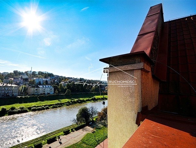Zabytkowy obiekt użytkowy w centrum Przemyśla z parkingiem i tarasem widokowym